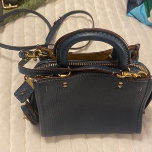 Small coach hand purse!!